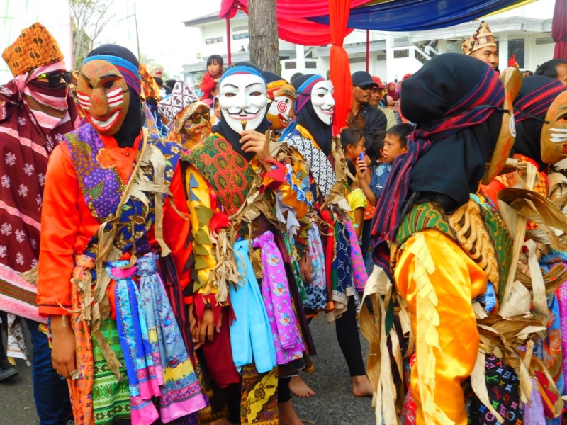 Sekura, Pesta Topeng Khas Lampung di Hari Raya 